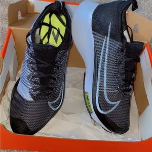 Black & White Nike Air Zoom Tempo. Size 5.5 Youth/Size 7 Women’s